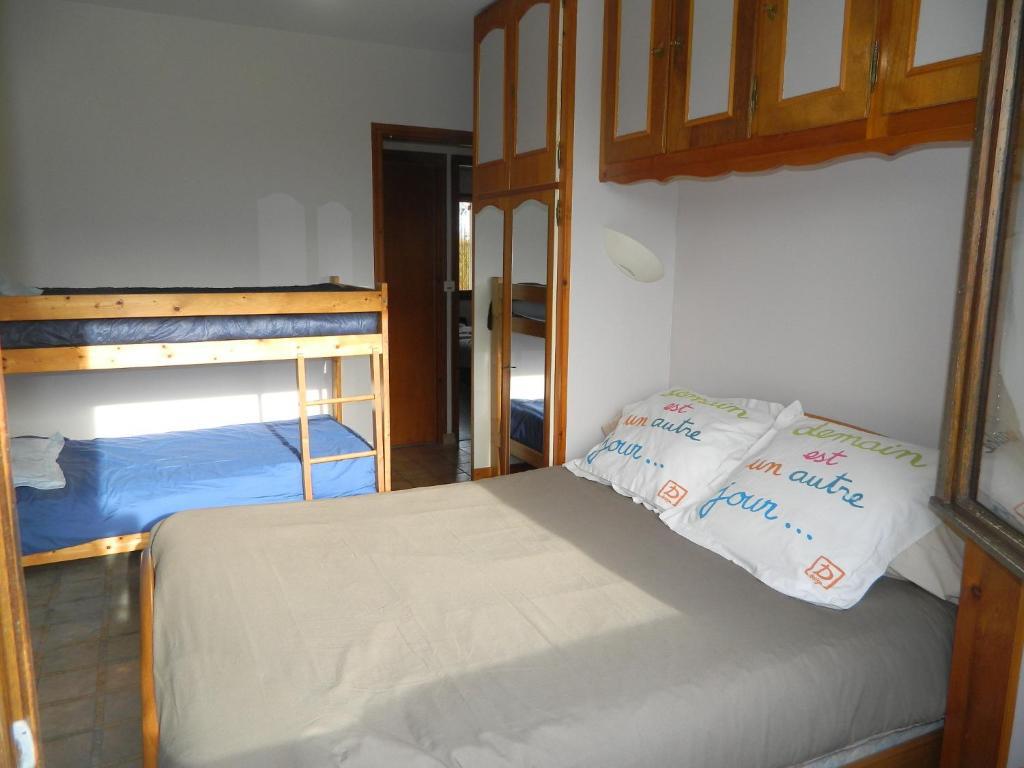Chambre d'Hôtes Les 3 Moulins Cozes Quarto foto